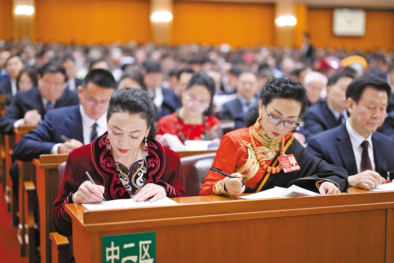 十四屆全國人大三次會議在北京人民大會堂舉行第二次全體會議