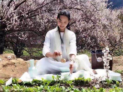 見證一樹桃花的綻放，與十里桃花的不期而遇，也許這將是你在米林過藏歷新年的最驚喜奇遇。