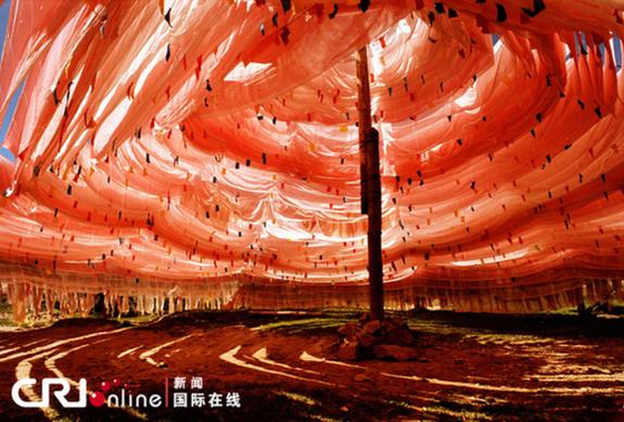 傳統(tǒng)的環(huán)形經(jīng)幡 特約攝影師：李滬