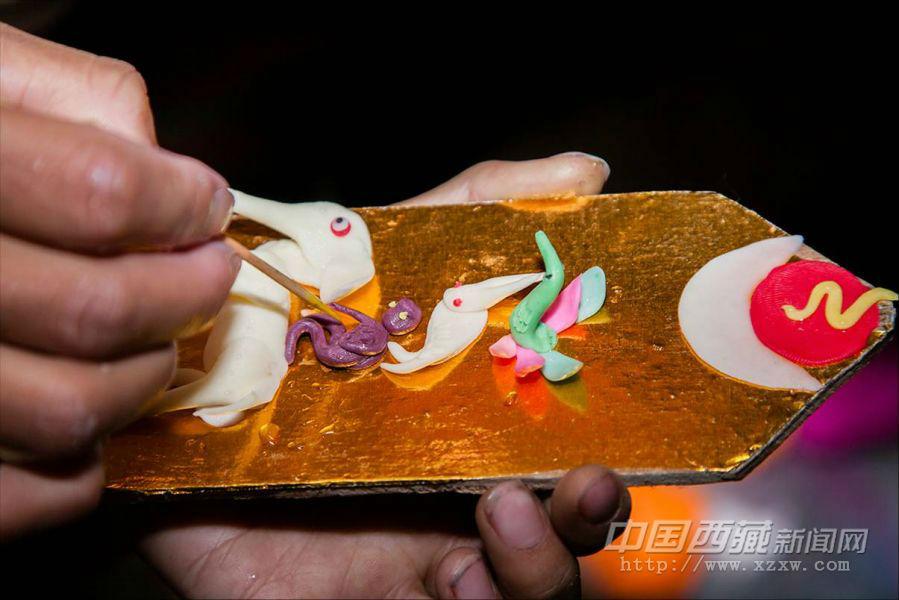 畫出猴子身上的毛發(fā)。