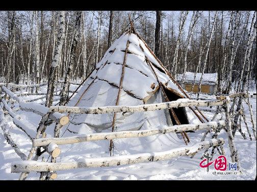 曾經鄂溫克人居住的“撮羅子”，在冬天被當做了倉房。天高攝影