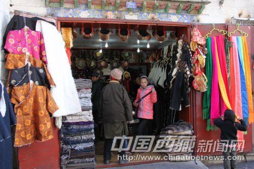 其米夏巷里有很多這種的雜貨店。