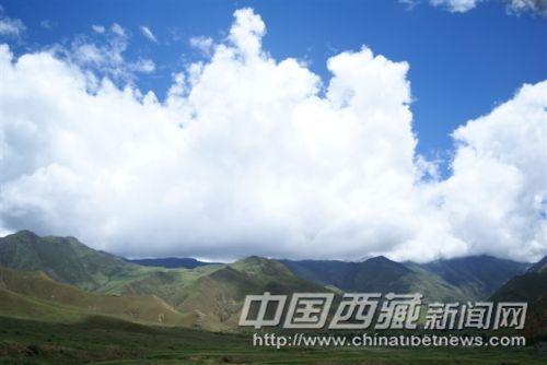 夏日，遠眺次角林村風光  彭月圓 攝