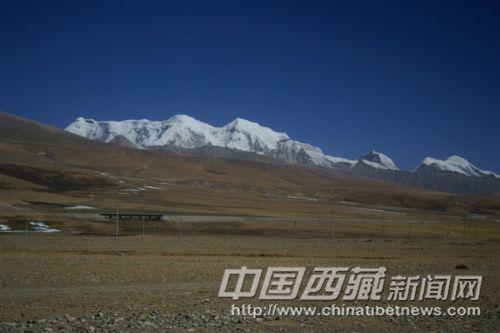 青藏線當雄境內(nèi)風(fēng)光 彭月圓 攝