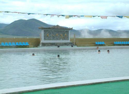 羊八井溫泉（圖片來(lái)源于網(wǎng)絡(luò)）