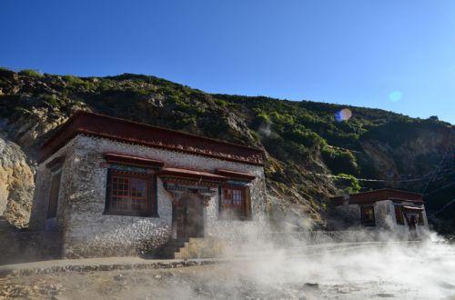 熱氣騰騰的日多溫泉（圖片來(lái)源于網(wǎng)絡(luò)）