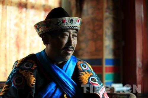 1桑杰次仁，西藏自治區(qū)級(jí)非物質(zhì)文化遺產(chǎn)米納羌姆的代表性傳承人　攝影：姚浩然