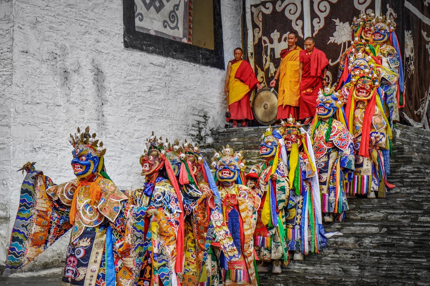 洛扎卓窩隆寺佛事活動(dòng)