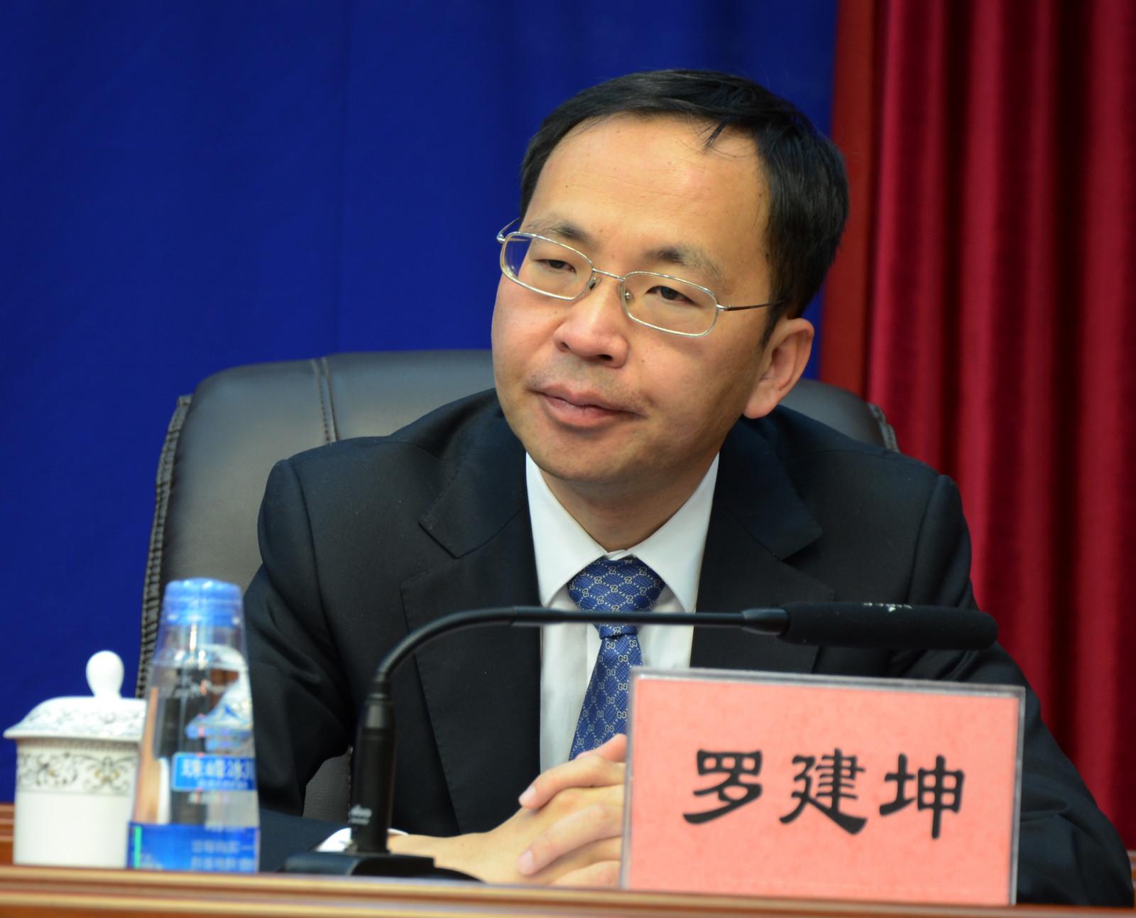 新聞發(fā)言人：珠峰財產保險股份有限公司西藏分公司負責人 羅建坤.jpg