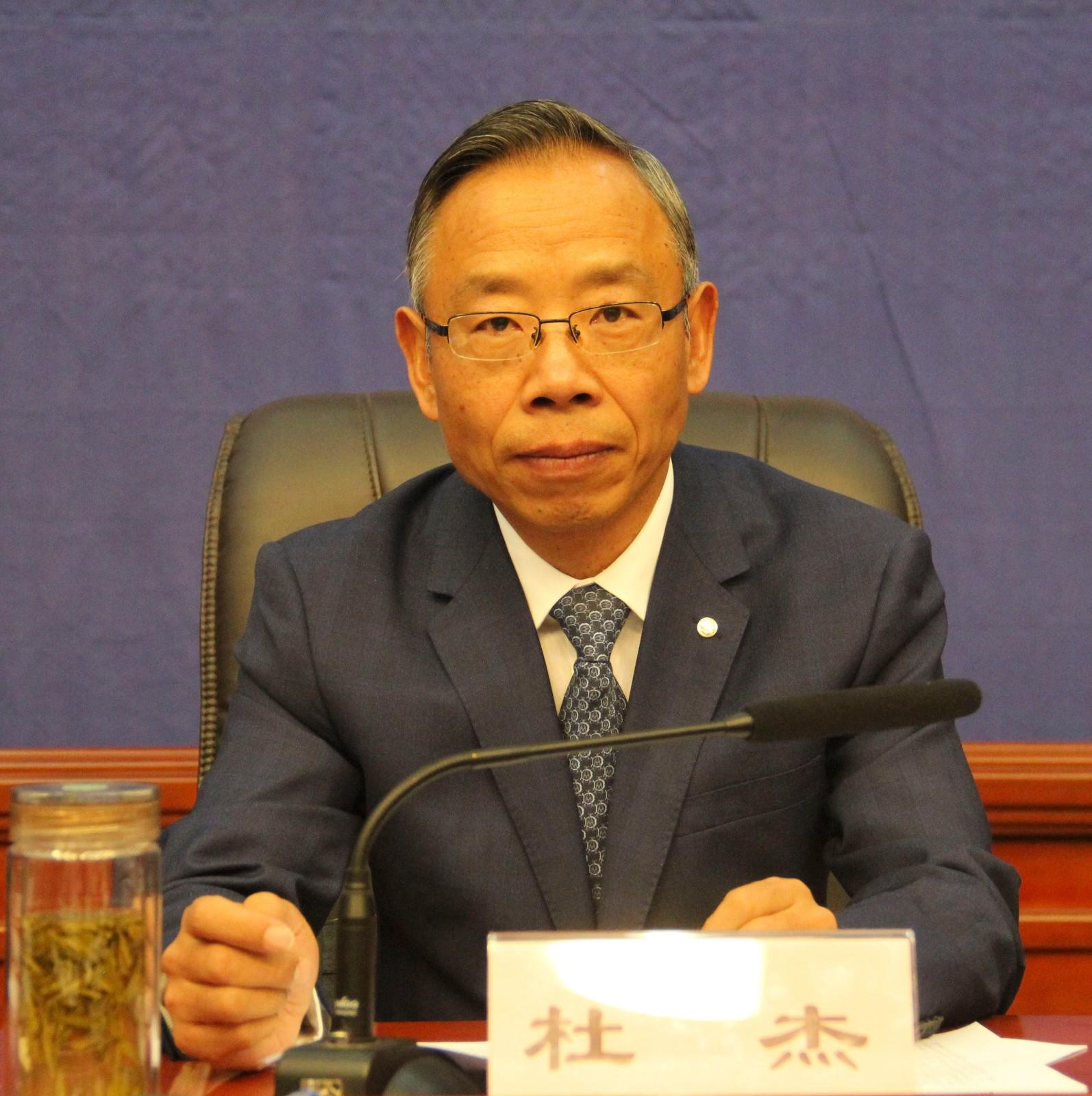區(qū)農(nóng)牧廳黨組副書記、廳長：杜杰.jpg