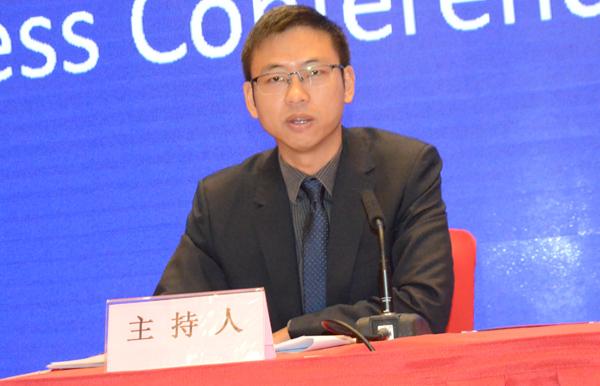 主持人：西藏自治區(qū)黨委外宣辦（政府新聞辦）三處副處長 羅鐵柱.jpg