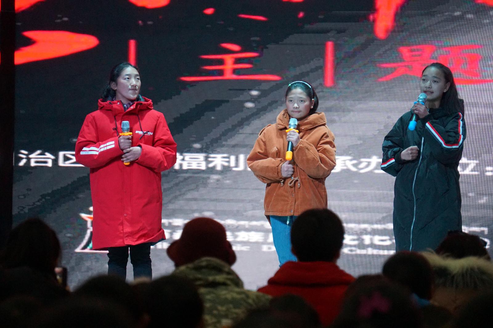 圖為自治區(qū)福利院的孩子在現(xiàn)場(chǎng)演講。.JPG