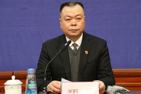 新聞發(fā)言人：自治區(qū)紀委監(jiān)委新聞發(fā)言人、宣傳部部長 鄭勇.jpg