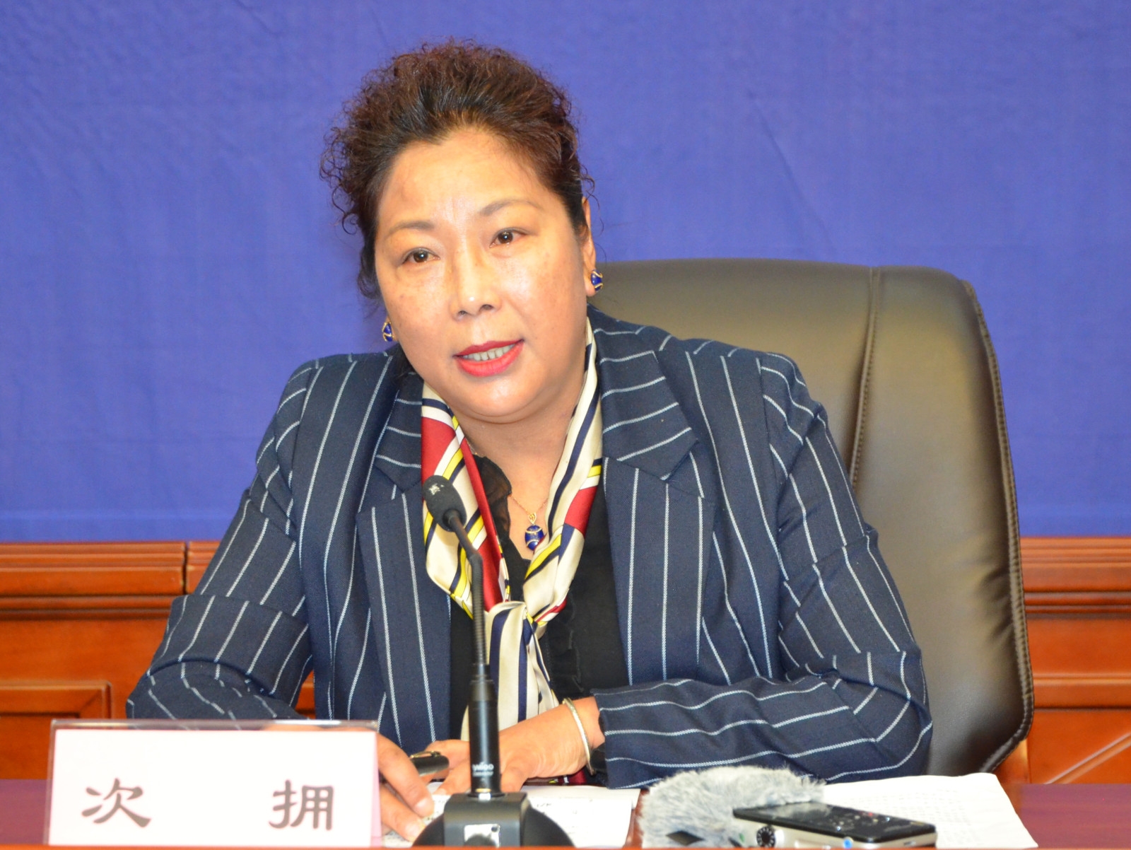 新聞發(fā)言人：拉薩市文化局黨組成員、調(diào)研員 次擁.JPG