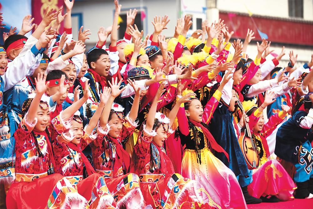 5月31日，拉薩市第一小學(xué)的孩子們正在觀看精彩節(jié)目。記者 李洲 唐斌 攝