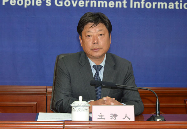 主持人：區(qū)黨委宣傳部巡視員、區(qū)政府新聞辦主任 晉美旺措.JPG