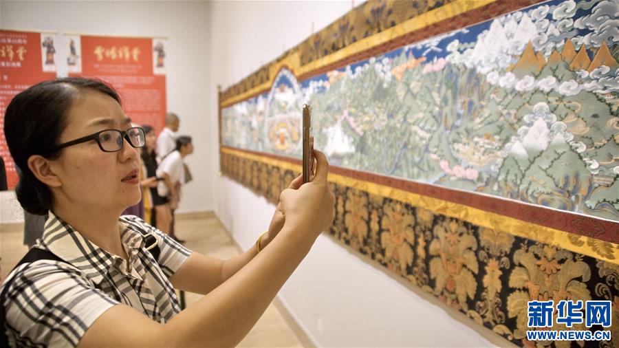 （文化）（2）“雪域祥云——西藏布面重彩畫展”在京開幕