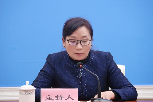 主持人：區(qū)黨委宣傳部副部長(zhǎng)、區(qū)政府新聞辦主任 德吉卓嘎.jpg