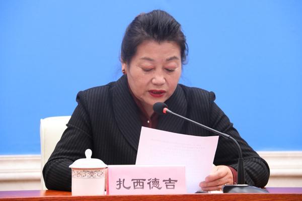 新聞發(fā)言人：拉薩市應(yīng)對(duì)新型冠狀肺炎疫情工作領(lǐng)導(dǎo)小組成員、專家救治防控組組長(zhǎng)、市衛(wèi)健委黨組副書(shū)記、主任 扎西德吉.jpg
