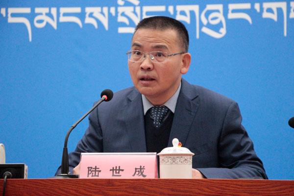新聞發(fā)言人：西藏自治區(qū)教育廳黨組成員、副廳長-陸世成.jpg