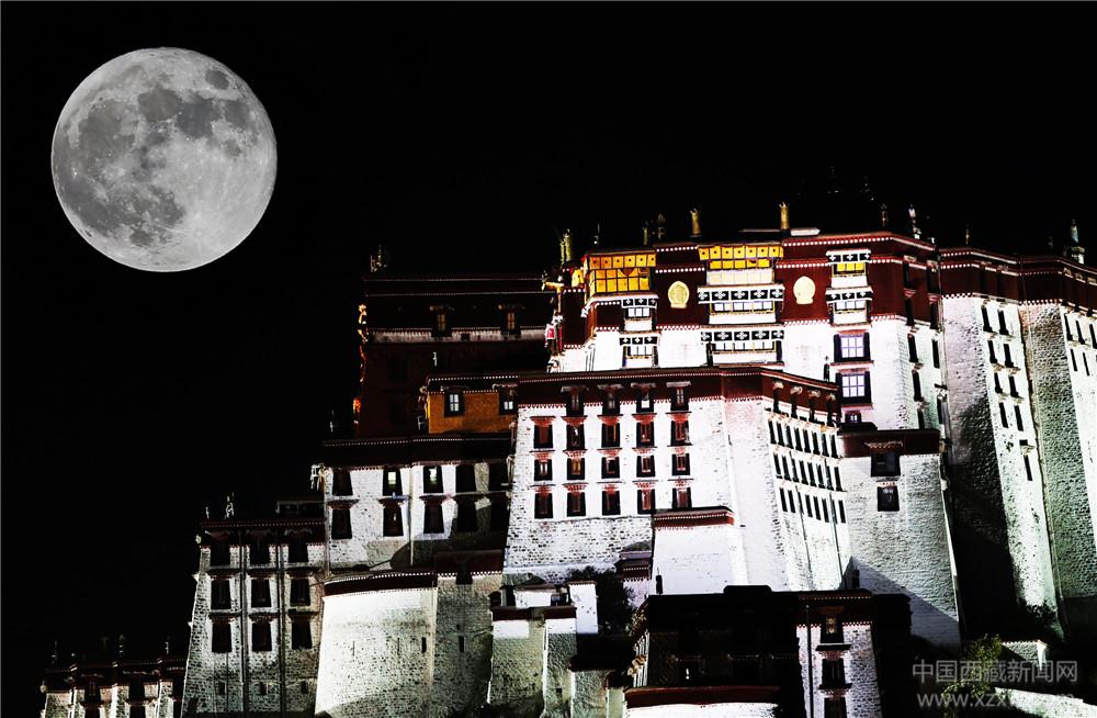 布宮升明月。