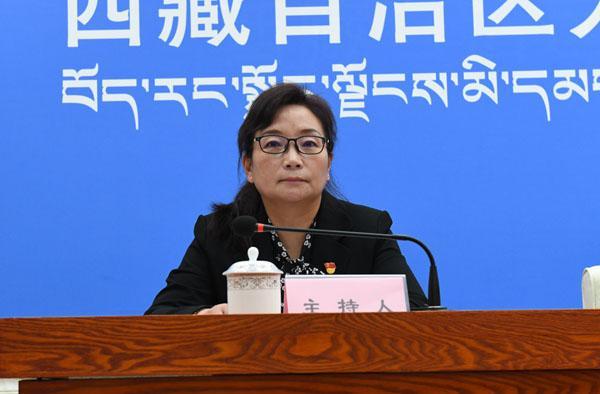 主持人：區(qū)黨委宣傳部副部長、政府新聞辦主任 德吉卓嘎.jpg