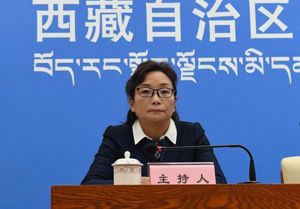 主持人：區(qū)黨委宣傳部副主任、政府新聞辦主任 德吉卓嘎.jpg