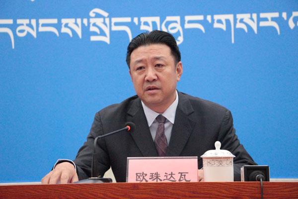 新聞發(fā)言人：昌都市政府副市長(zhǎng)、市脫貧攻堅(jiān)指揮部副指揮長(zhǎng)歐珠達(dá)瓦.JPG