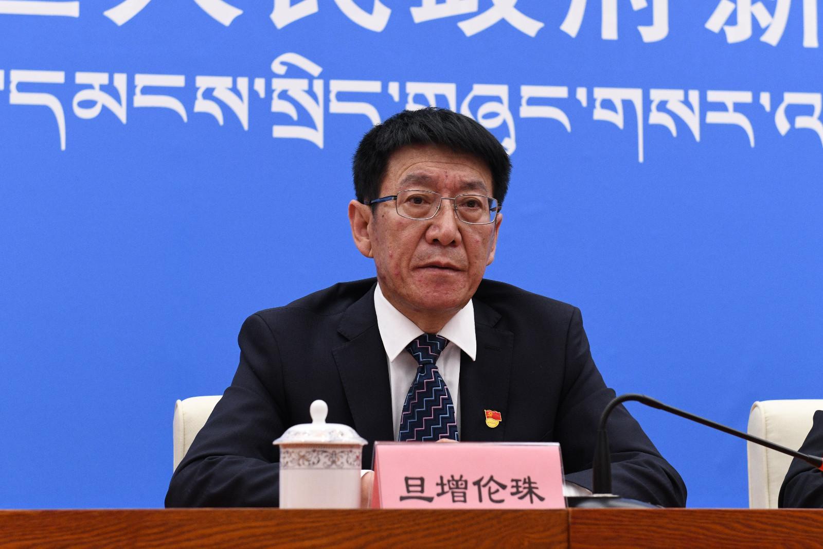 區(qū)政府副秘書長、政府新聞發(fā)言人 旦增倫珠.JPG