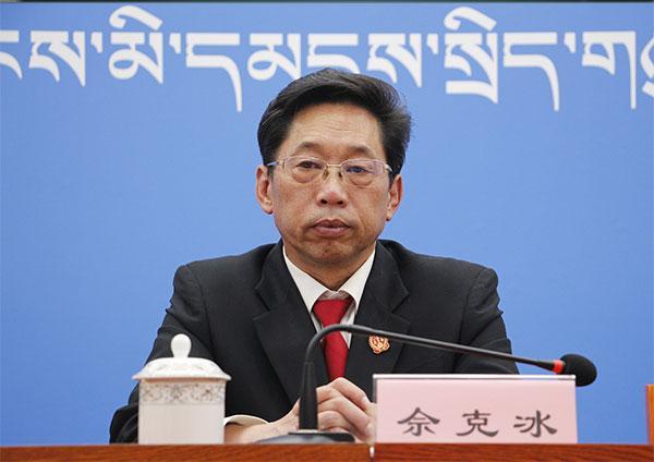 圖為發(fā)言人：自治區(qū)高級人民法院黨組成員、副院長 佘克冰.jpg
