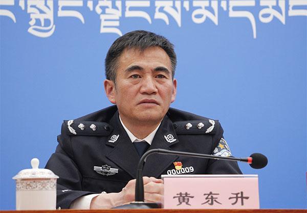 圖為發(fā)言人：自治區(qū)公安廳黨委委員、政治部主任 黃東升.jpg