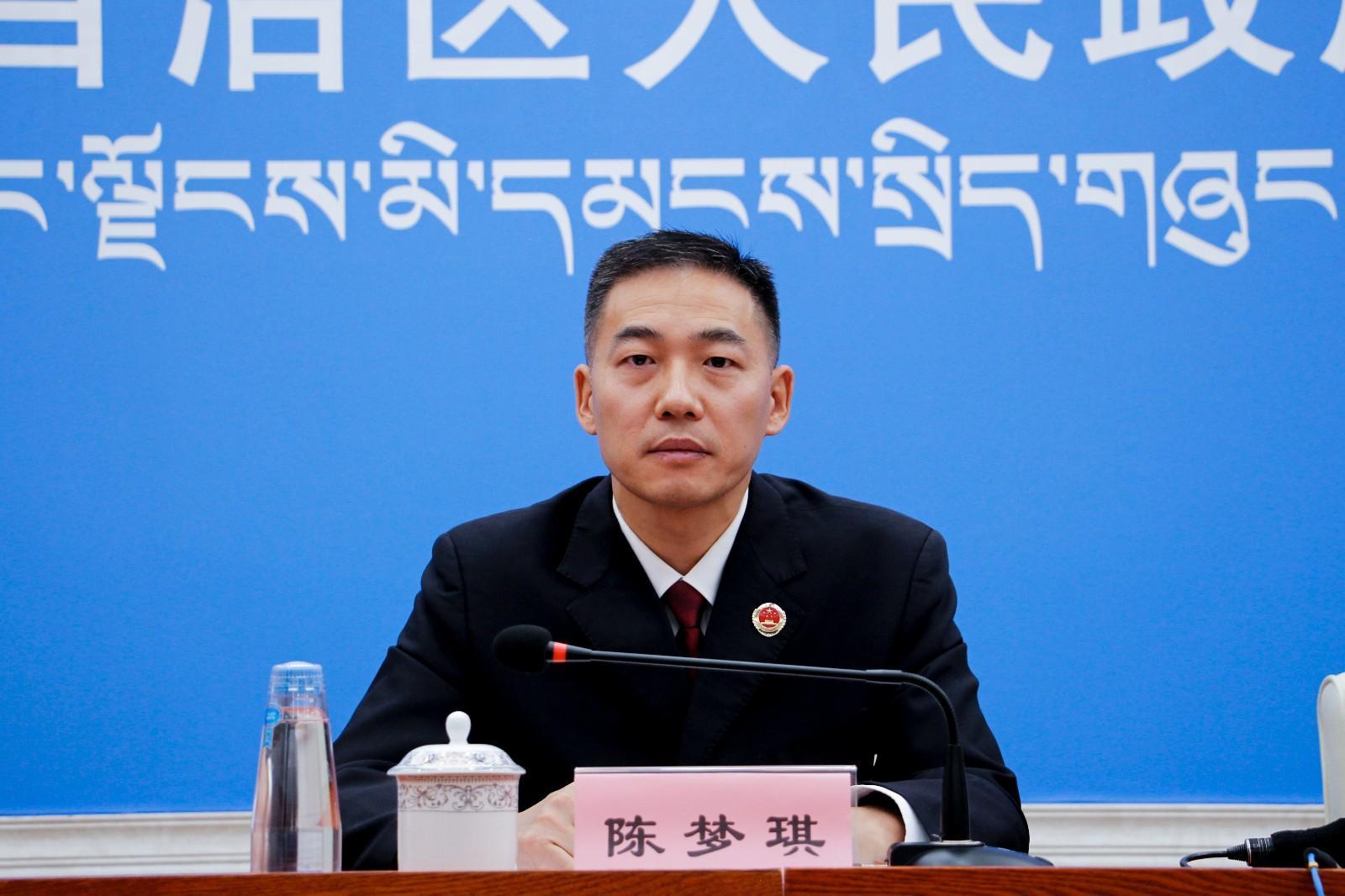 新聞發(fā)言人：西藏自治區(qū)檢察院第一監(jiān)察部主任、三級(jí)高級(jí)檢察官.JPG