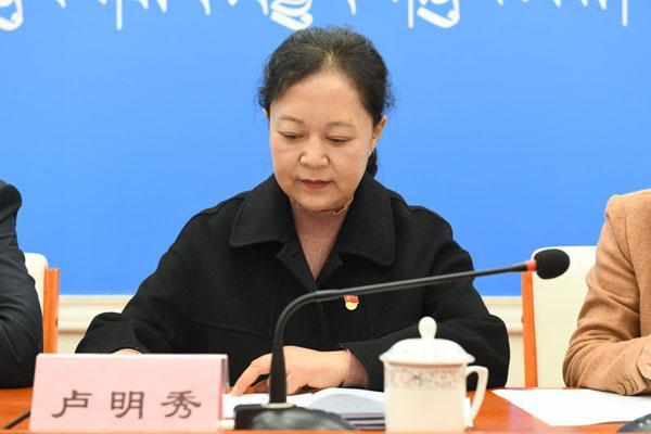 新聞發(fā)言人：自治區(qū)財政廳黨組成員、副廳長、黨史學(xué)習教育辦公室實踐組組長 盧明秀.jpg