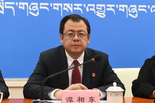 新聞發(fā)言人：自治區(qū)衛(wèi)生健康委黨組書記、副主任 譚相東.jpg