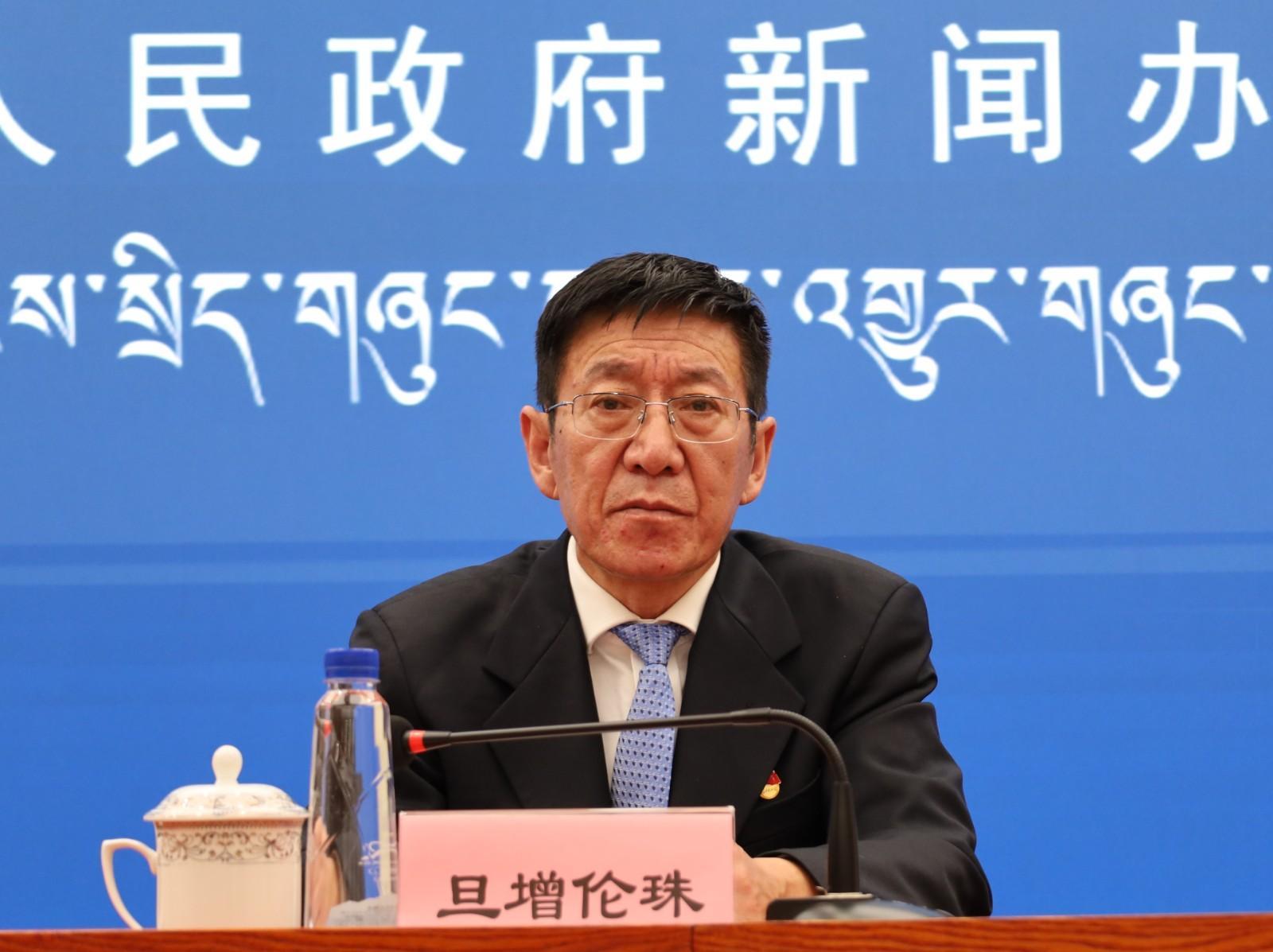 新聞發(fā)言人：西藏自治區(qū)人民政府副秘書長、政府新聞發(fā)言人 旦增倫珠.JPG