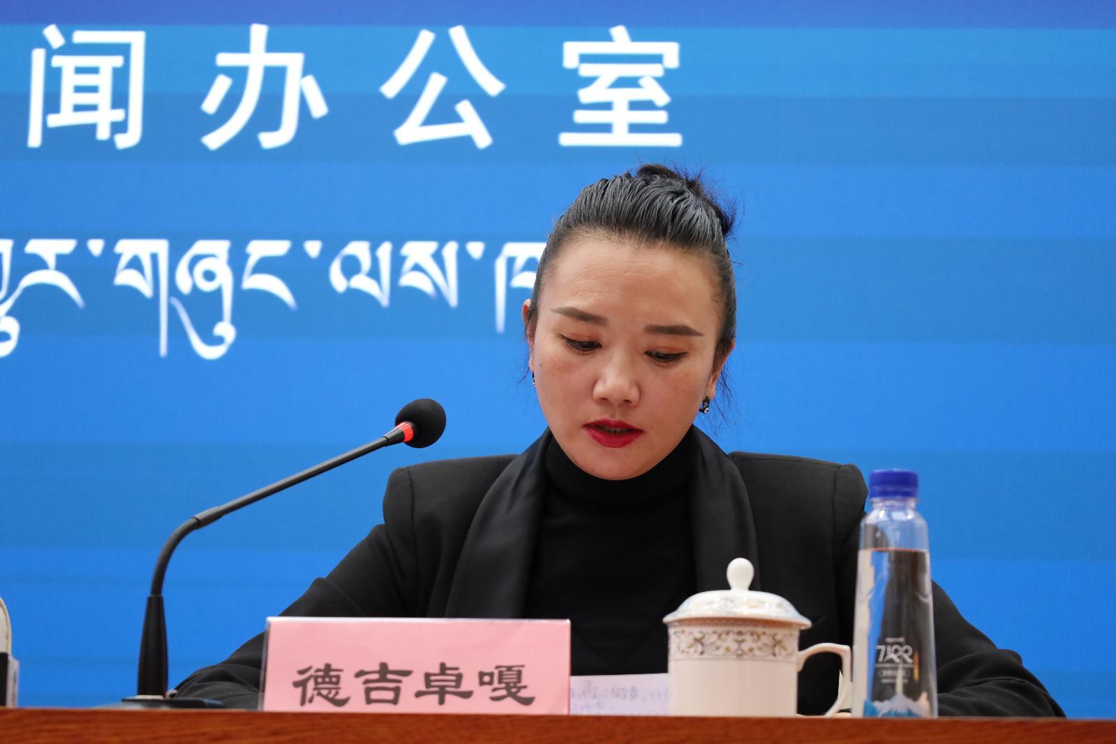 新聞發(fā)言人：自治區(qū)消費者協(xié)會負責人 德吉卓嘎.JPG