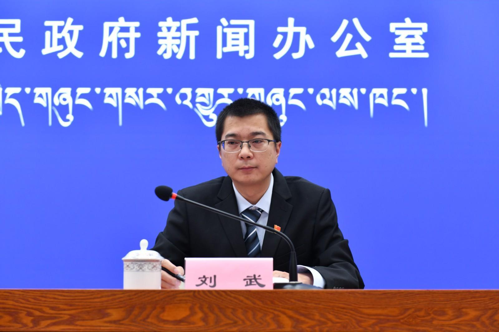 新聞發(fā)言人：自治區(qū)財(cái)政廳預(yù)算處處長 劉武.jpg
