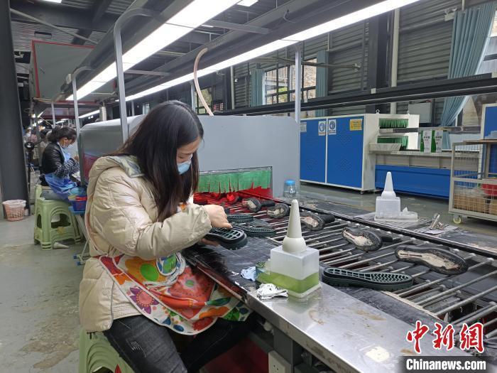 貴州晴?。阂源笪幕懺齑笃放仆诰虼蛟煸鷳B(tài)民族文化