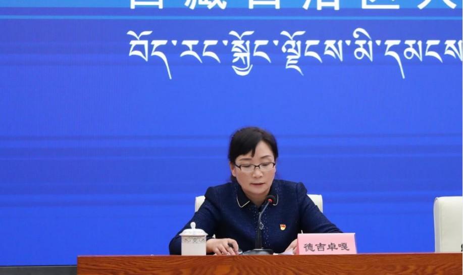 主持人：區(qū)黨委宣傳部副部長、區(qū)政府新聞辦主任 德吉卓嘎.jpg