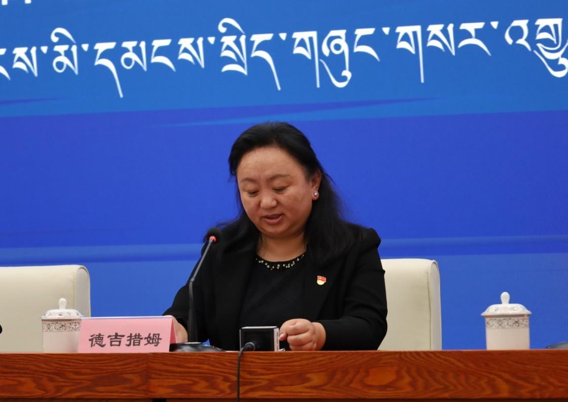 新聞發(fā)言人：區(qū)商務(wù)廳黨組成員、副廳長 德吉措姆.jpg