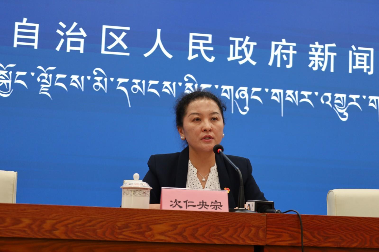 新聞發(fā)言人：區(qū)供銷合作社副主任、一級調(diào)研員 次仁央宗.JPG