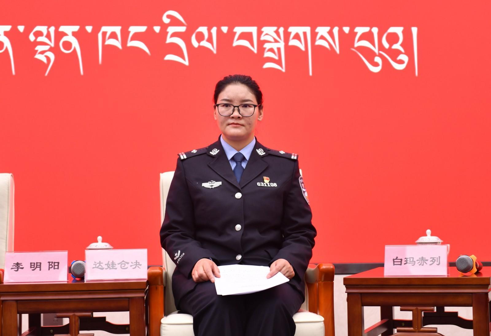 新聞發(fā)言人：那曲市色尼區(qū)公安局紀(jì)檢監(jiān)察室主任達(dá)娃倉決.jpg