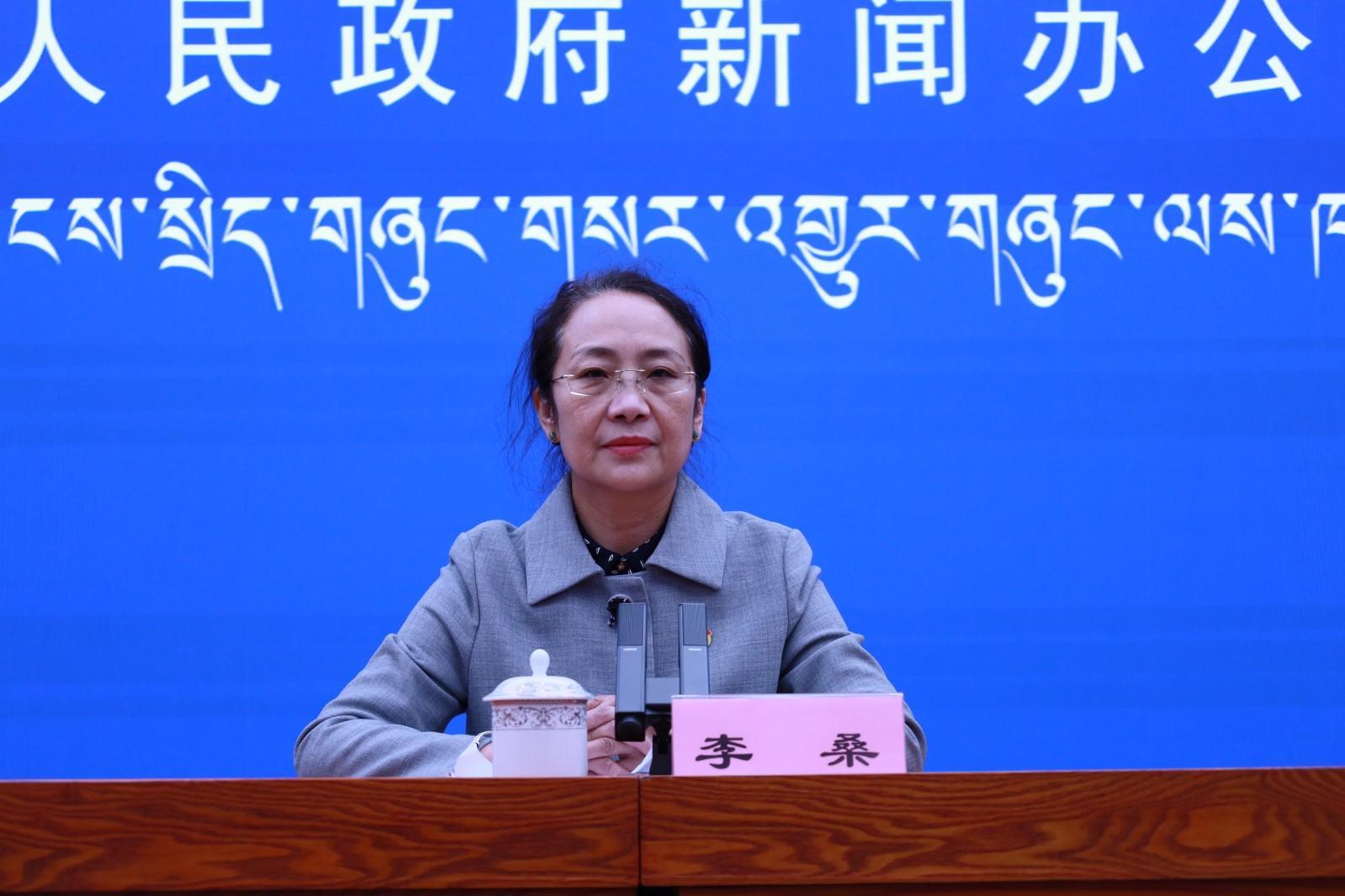 新聞發(fā)言人：自治區(qū)政府副秘書長(zhǎng)、一級(jí)巡視員婦兒工委副主任李桑.jpg