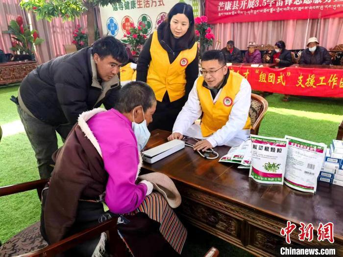 圖為特困人員集中供養(yǎng)服務(wù)中心義診?！〔济⒖悼h供圖