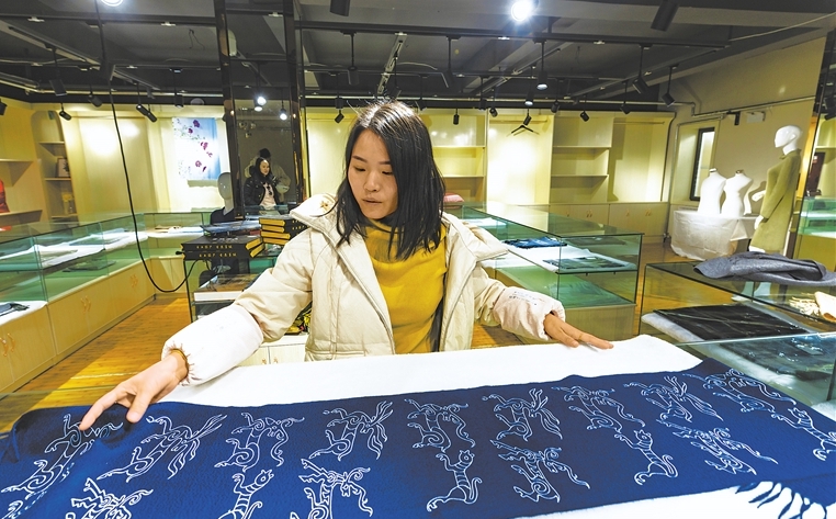 “指環(huán)披肩”重現(xiàn)市場(chǎng)