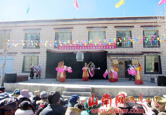 地委組織部駐村工作隊送文藝演出慶祝藏歷新年