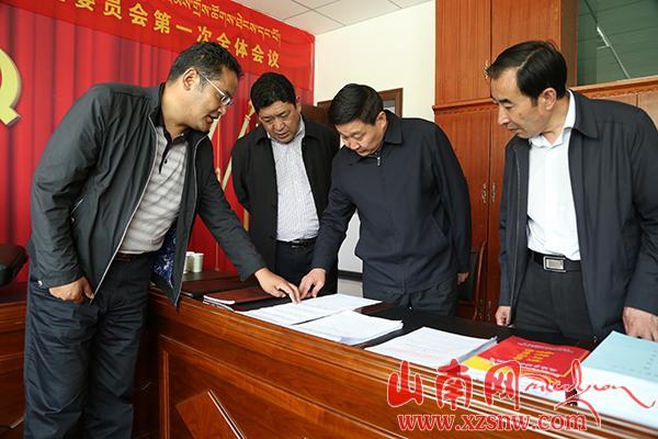 丁哲峰在貢嘎調研黨風廉政建設主體責任落實情況