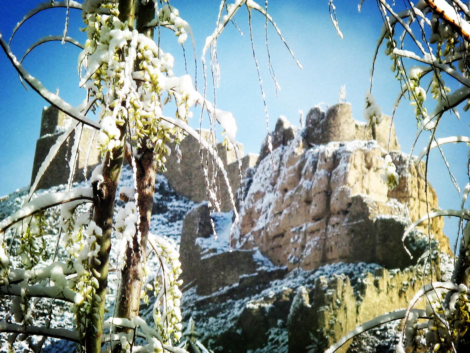 圖4為：雪后的瓊結(jié)青瓦達(dá)孜山，美如一幅水墨畫。.jpg