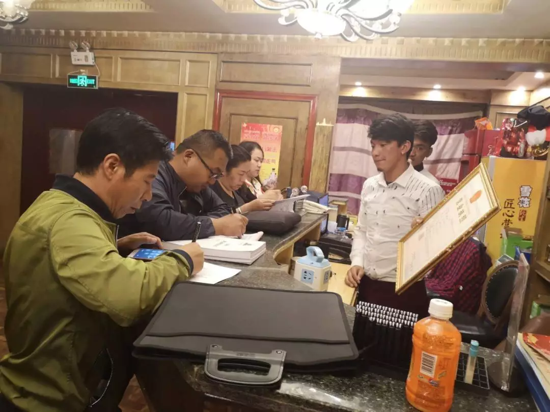 乃東區(qū)開展文化市場(chǎng)掃黑除惡專項(xiàng)斗爭(zhēng)檢查.jpg