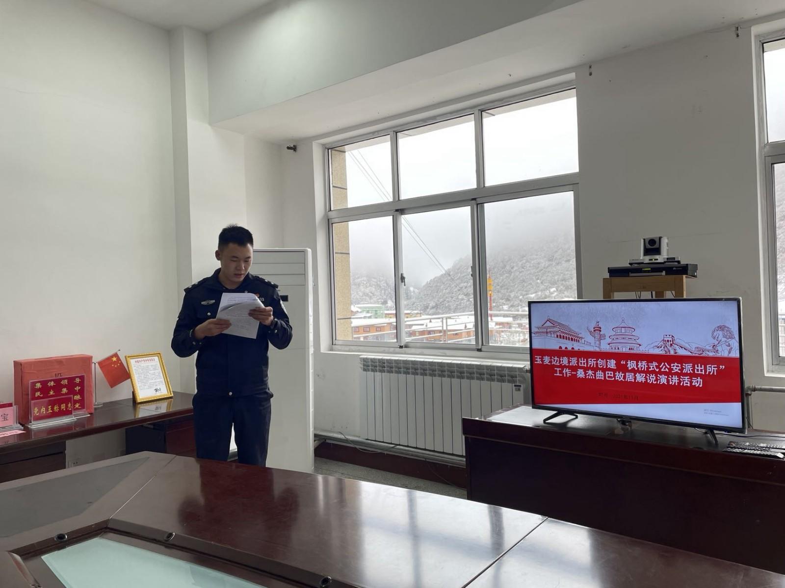 圖為參賽選手在進(jìn)行解說(shuō)演講2 李永明攝.jpg